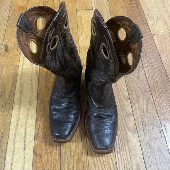 Stivali Da Uomo ARIAT Heritage Roughstock, Tomaia In Pelle Pieno Fiore, Fodera In Rete, Puntale, Marroni